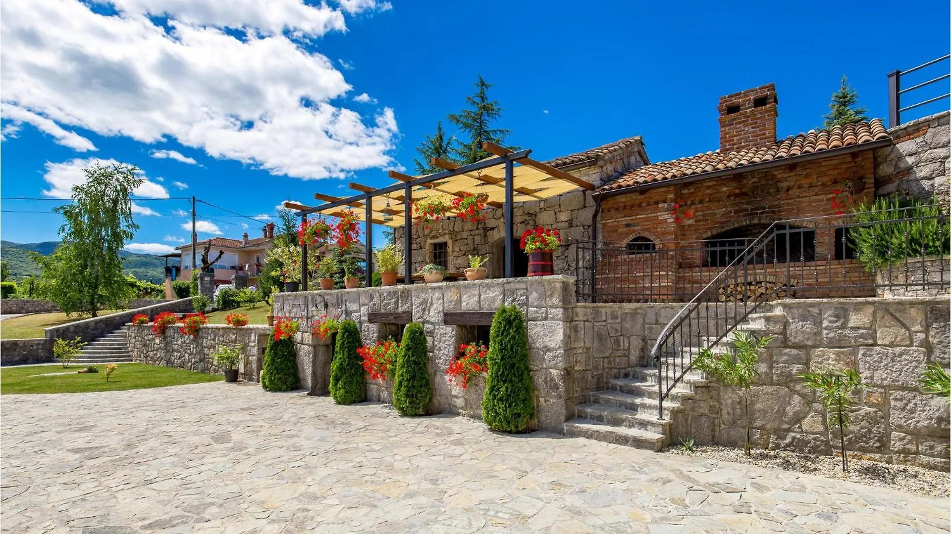 Сasa de vacaciones Nice Home In Mucici With House A Panoramic View